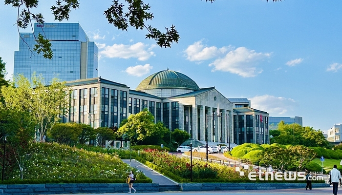 경북대학교 본관 전경