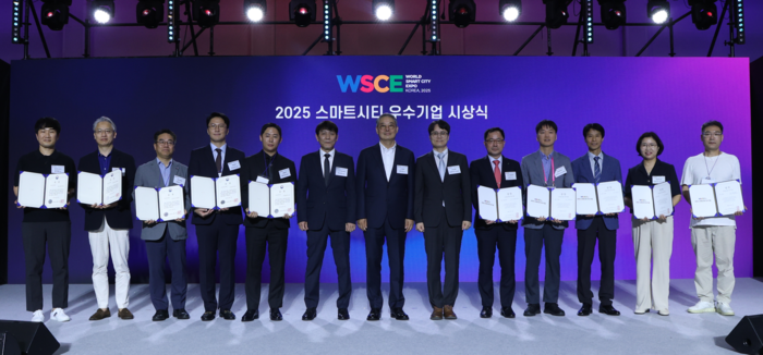 스마트시티의 기술력과 제품, 서비스로 스마트시티 구현을 우수하게 추진하고 있는 기업과 기관, CEO가 수상의 영예를 안았다.