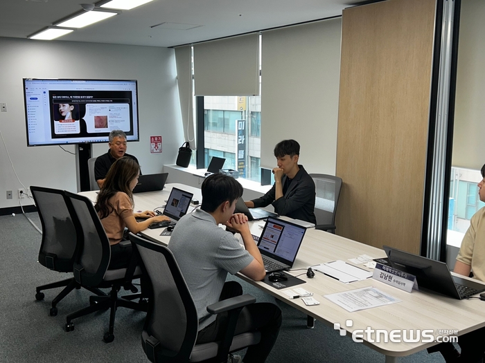 경기창조경제혁신센터가 17일 고양시 경기창업혁신공간 북서부권에서 '경기 북부권역 스타트업 815 IR' 행사를 개최했다.