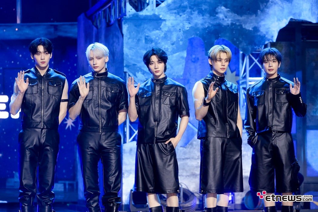 [ET포토] TXT, '섹시한 블랙 레더 패션'