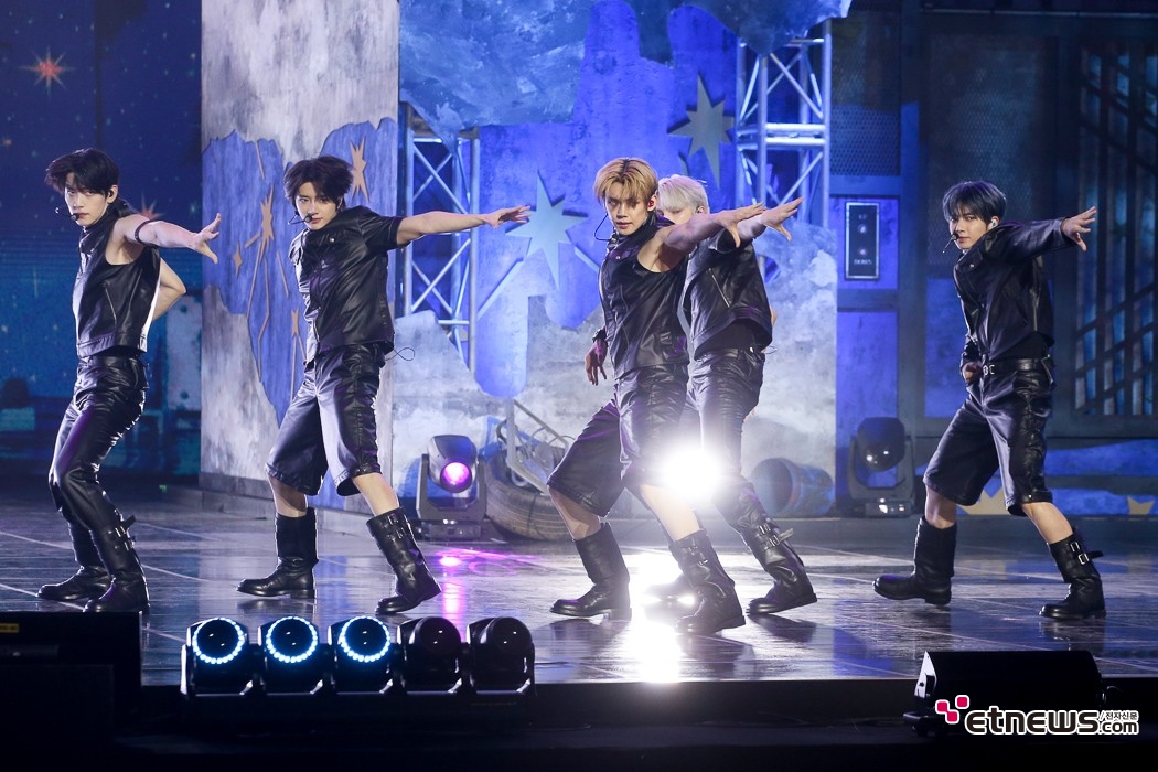 [ET포토] TXT, '폭풍간지'