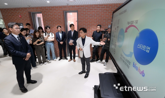 [포토] 서울바이오허브 방문한 배경훈 과기부 장관