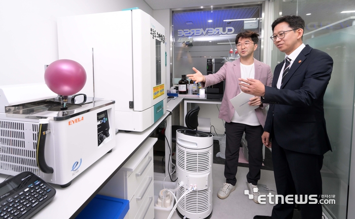 [포토] 취임 후 첫 행보로 서울바이오허브 방문한 배경훈 장관