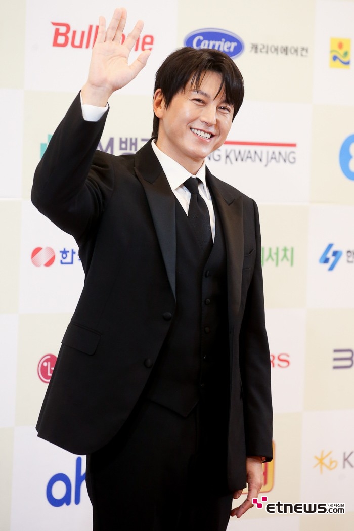 [ET포토] 류수영, '밝은 인사가 친근해'