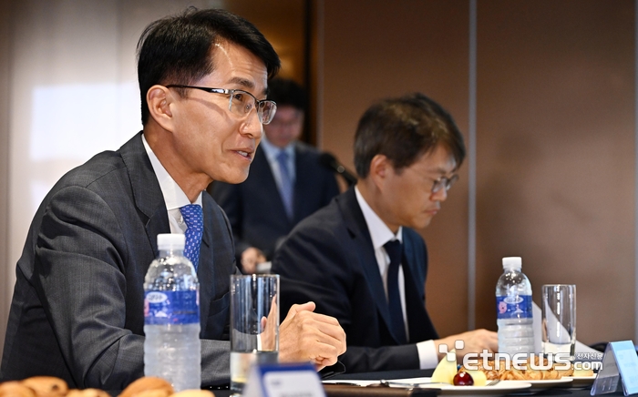 [포토] 인사말 하는 김동욱 부사장