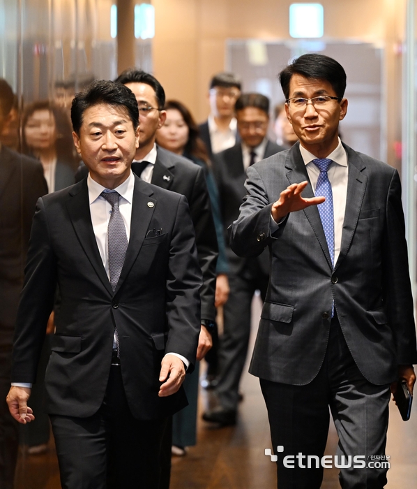 [포토] 현대모터스튜디오 고양 방문한 이호현 차관