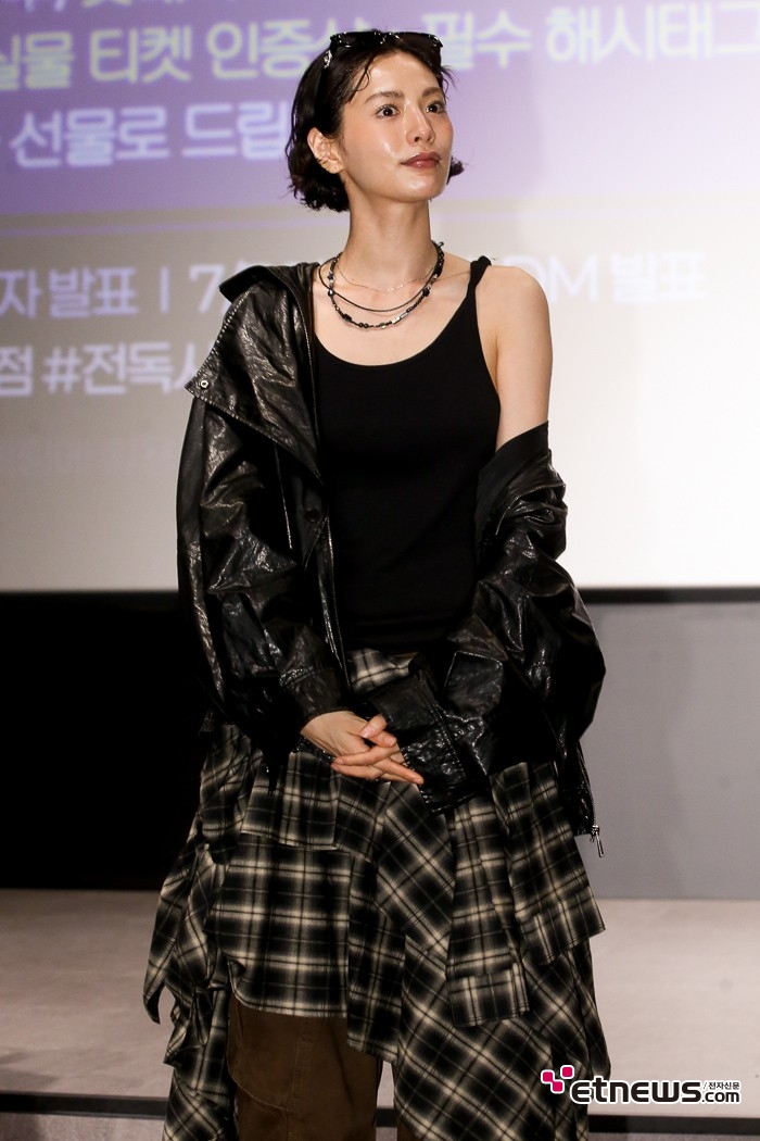 [ET포토] 나나, '상의는 여름~하의는 가을'