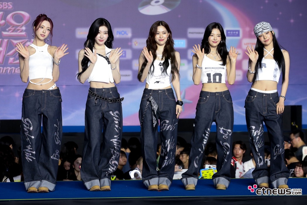 [ET포토] 있지, '여름에는 청바지에 흰티'