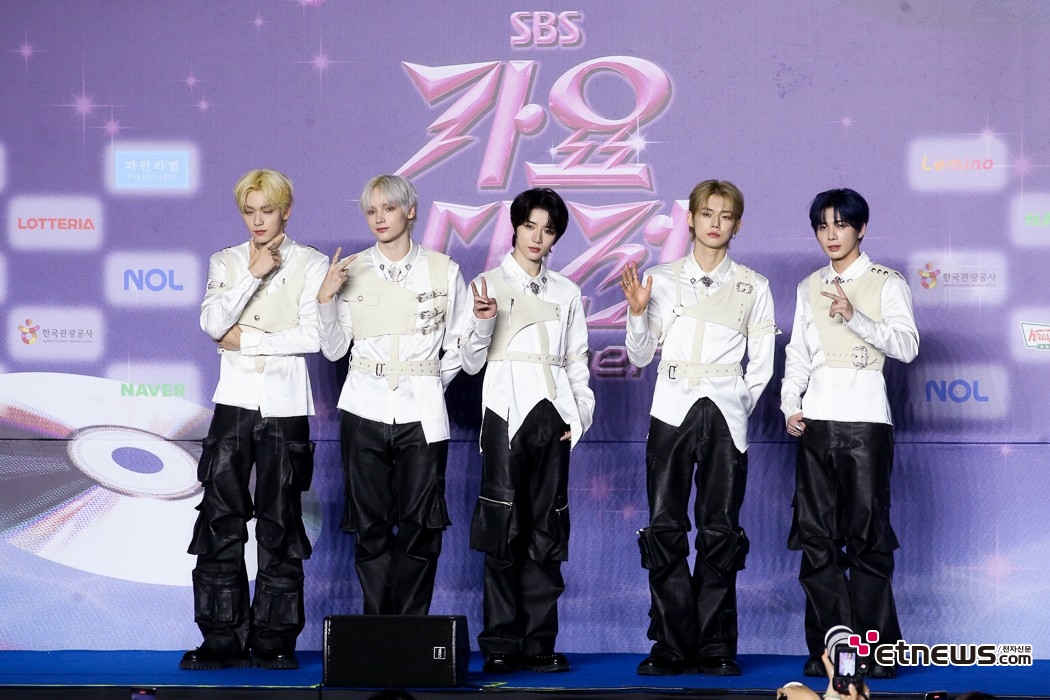 [ET포토] 투모로우바이투게더, '오늘 콘셉트는 프린스'