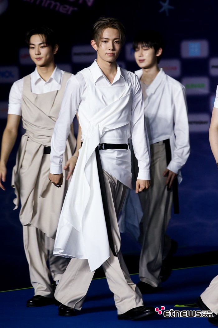 [ET포토] 엔하이픈 희승, '걷는곳이 런웨이'