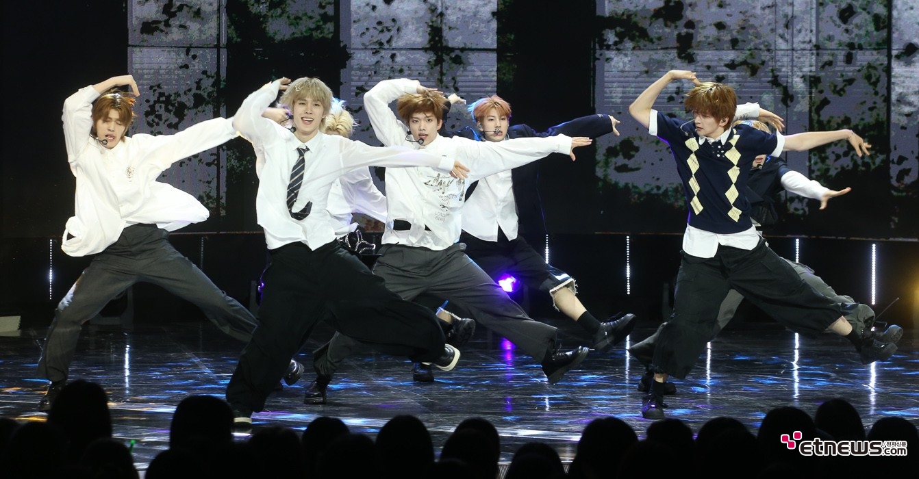 [ET포토] 아크, '댄싱 머신'