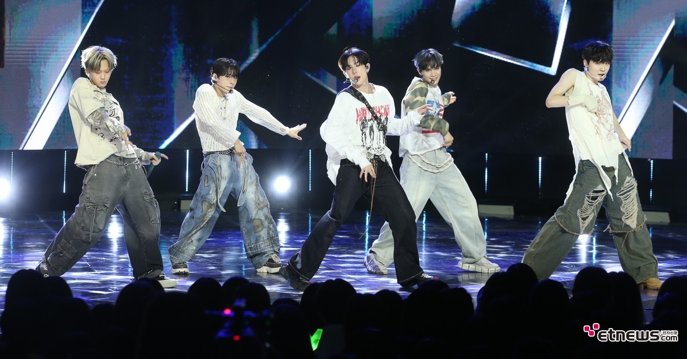 [ET포토] 원팩트, 'YES NO MAYBE~'