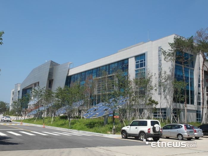 구미전자정보기술원의 모바일융합기술센터 전경