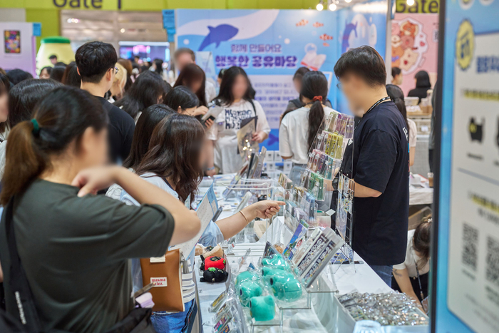 카카오엔터테인먼트는 지난 24일부터 4일간 서울 삼성역 코엑스 서일페 행사장에 마련된 카카오웹툰 스튜디오 부스 현장.