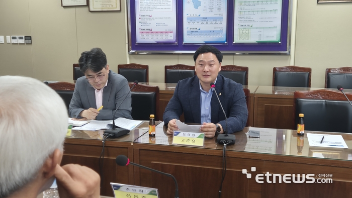 고준회 경기도의회 보건복지위원회 부위원장이 28일 파주시 광탄농협 회의실에서 농업인의 현장 의견을 청취했다.