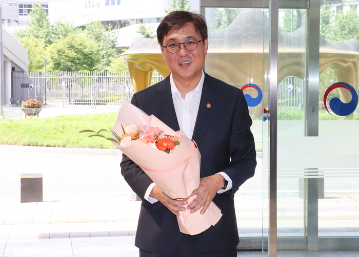 최휘영 문체부 장관 취임 일성 “문화가 곧 경제, 국제경쟁력”