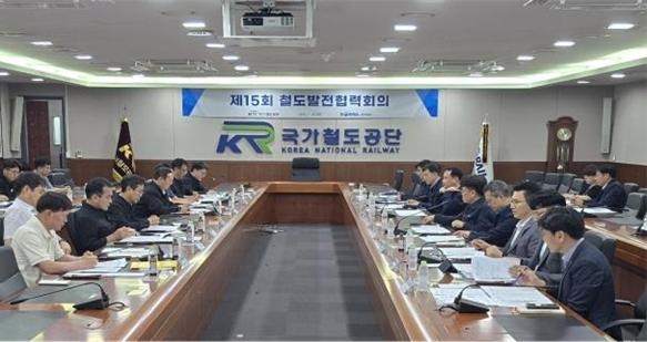 국가철도공단과 한국철도공사가 31일 철도공동사옥에서 '철도발전협력회의'를 개최했다.