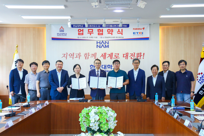 한남대가 31일 퓨리오사AI, 한국전자통신연구원(ETRI) 에어모빌리티연구본부와 '글로컬대학30사업 상호 협력'을 위한 업무협약을 체결했다.