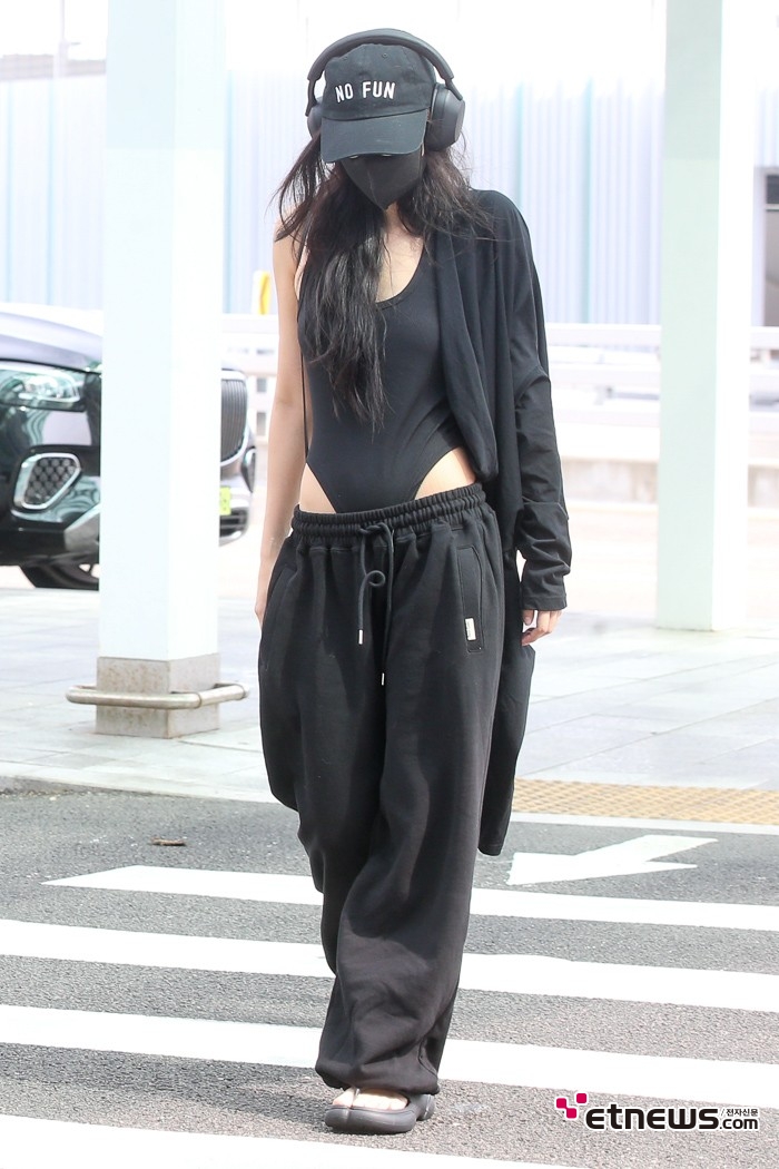 [ET포토] 블랙핑크 제니, '하이레그 바디수트에 스웻 팬츠'