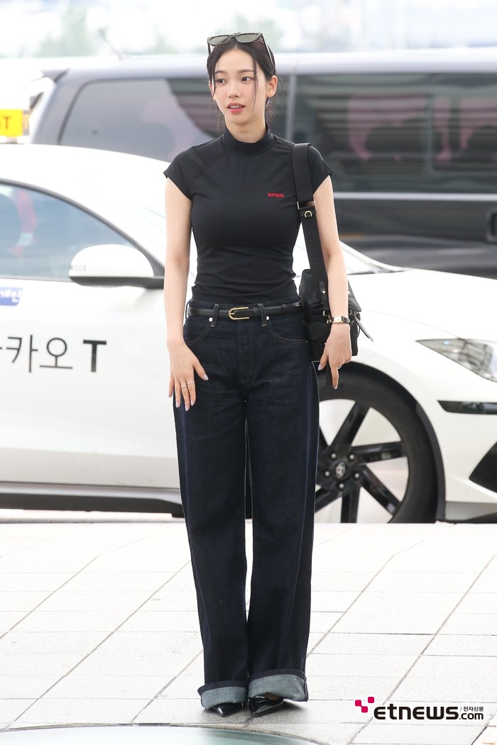 [ET포토] 에스파 카리나, '청바지에 네이비색 티도 판타스틱'