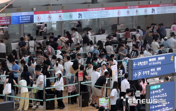 [포토] 여름 휴가철 성수기, 붐비는 인천국제공항