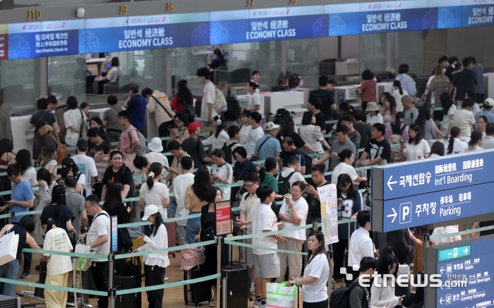 [포토] 여행객으로 붐비는 인천국제공항