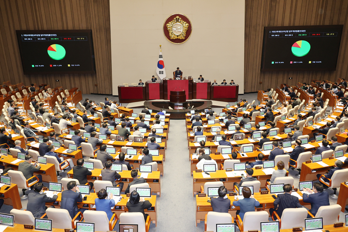 국회, AIDT 교과서 지위 박탈···쟁점법안 필리버스터 충돌