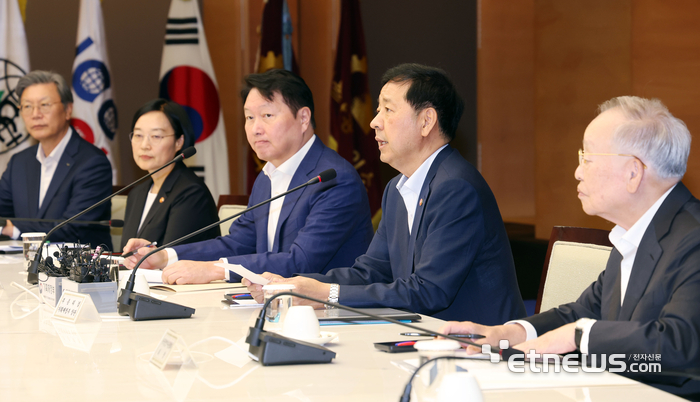 [포토] 경제6단체와 함께하는 성장전략 TF 1차 회의