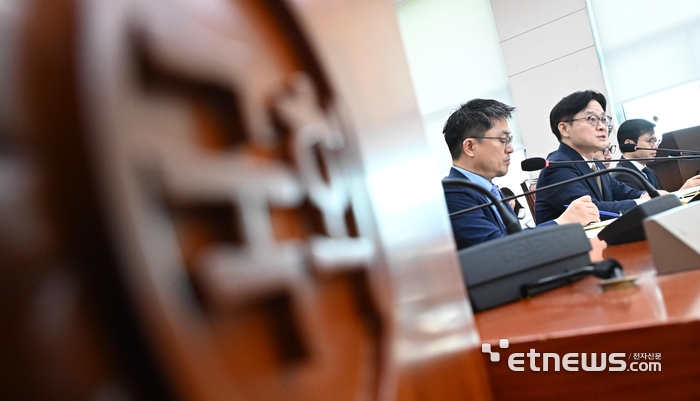 [포토] 국회 현안질의 나선 김정관