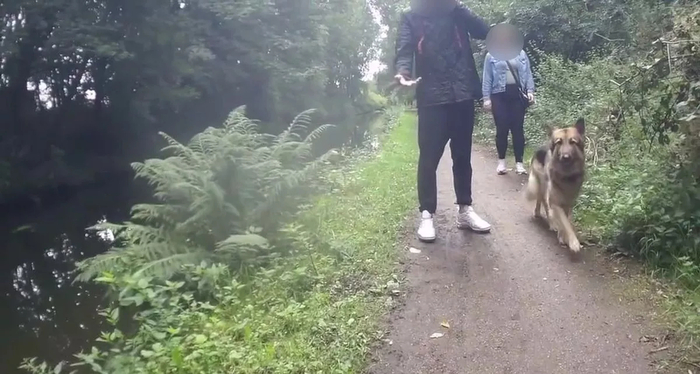 英 자전거 여성, 산책로서 보행자와 말다툼 후 '물에 빠져'