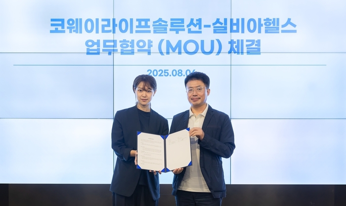 고명진 실비아헬스 대표(왼쪽)와 김명곤 코웨이라이프솔루션 대표