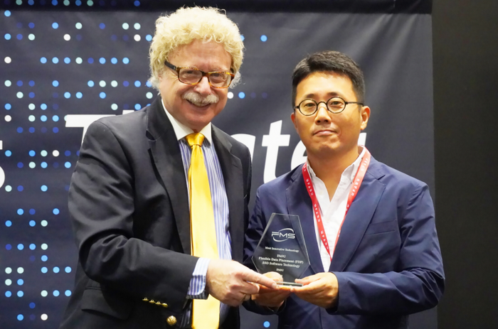 (왼쪽부터) FMS 2025  '베스트 오브 쇼 어워즈' 시상 프로그램의 제이 크레이머 위원장, 이지효 파두 대표