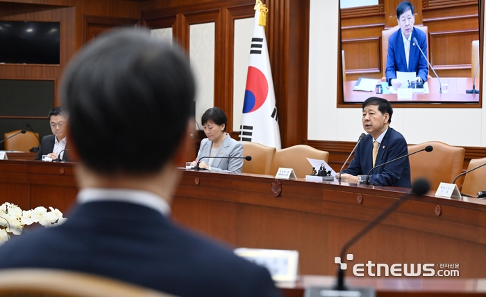 [포토] 새정부 첫 경제관계장관회의 열려