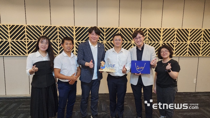 (왼쪽 두번째부터) 빈(Vinh) 다낭 ICT 산업협회(DSEC) 회장, 김종연 타오스 대표, 토안(Toan) 다낭 이노베이션 스타트업 센터장, 김대영 로보아이 대표