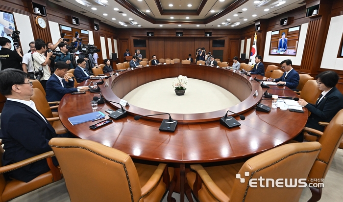 [포토] 새정부 첫 경제관계장관회의 개최