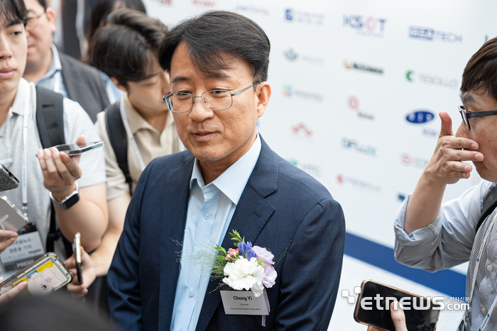 이청 삼성D 사장 “美 관세 부담, 디스플레이 등 타 부품으로 전가 우려”