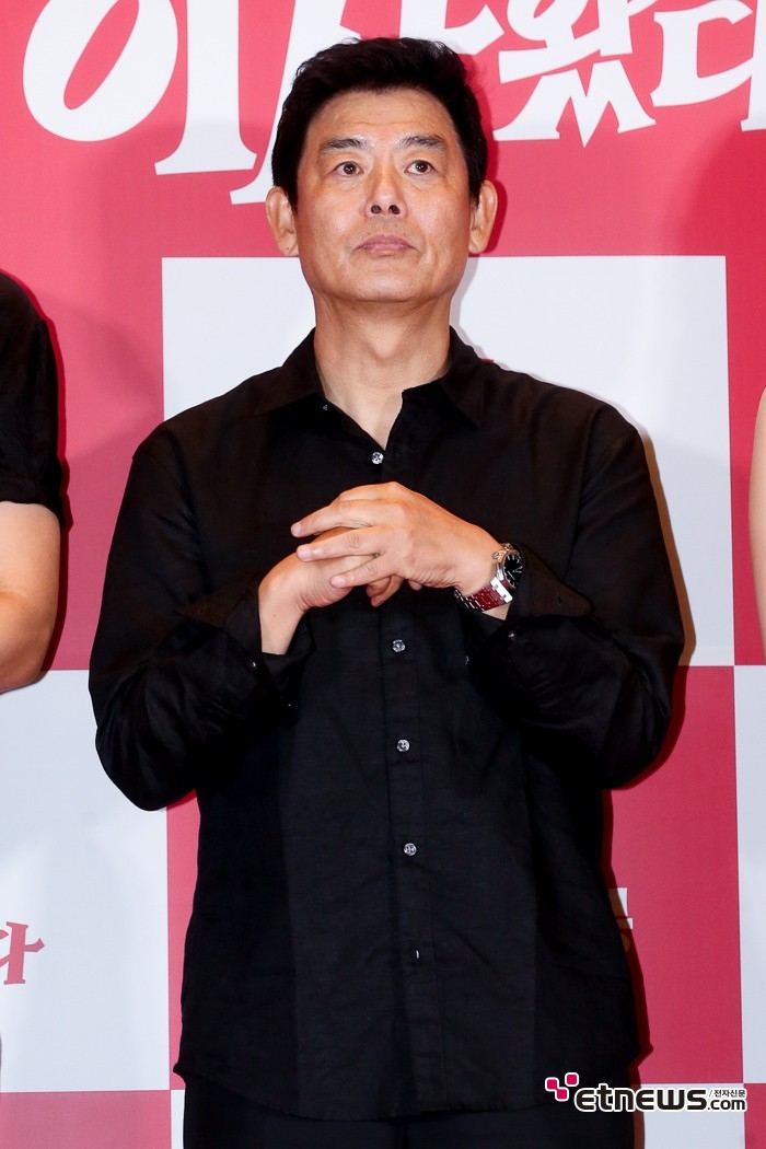 [ET포토] 성동일, '깊은 생각에 잠겨서'