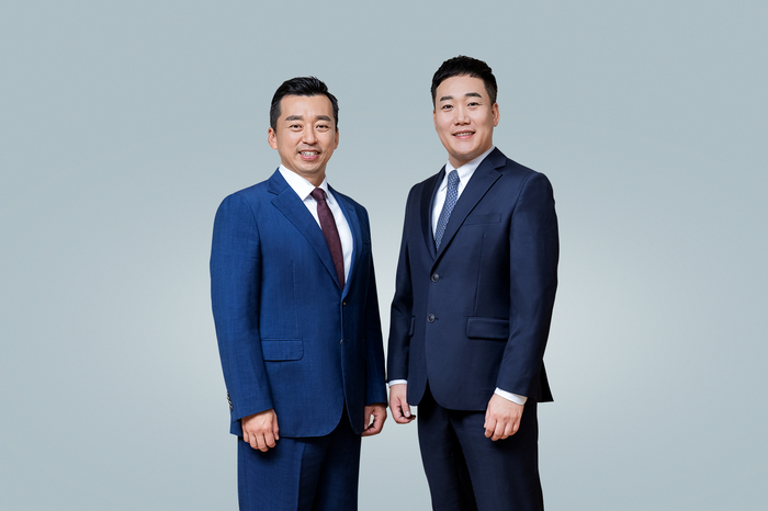 왼쪽부터 곽도연·김철환 공동 대표이사
