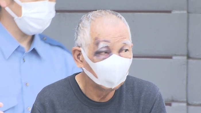 지난 3일 일본 지바현에서 아들에게 흉기를 휘두른 혐의로 체포된 후루타니 타카노부. 사진=FNN 캡처