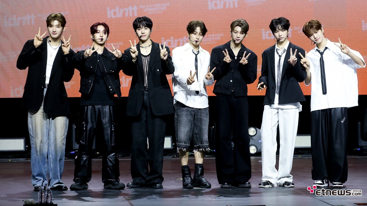 [ET포토] 아이덴티티, '데뷔 유닛 uneverms8t'