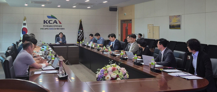 이상훈 한국방송통신전파진흥원장이 11일 AX협의체 2차 회의를 주재하고 있다