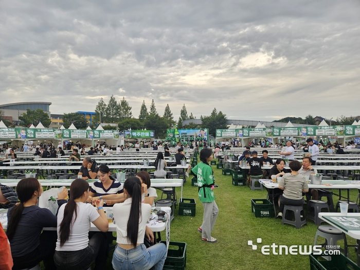 지난 8일 진행된 '2025 전주가맥축제' 현장 〈사진=강성전기자〉