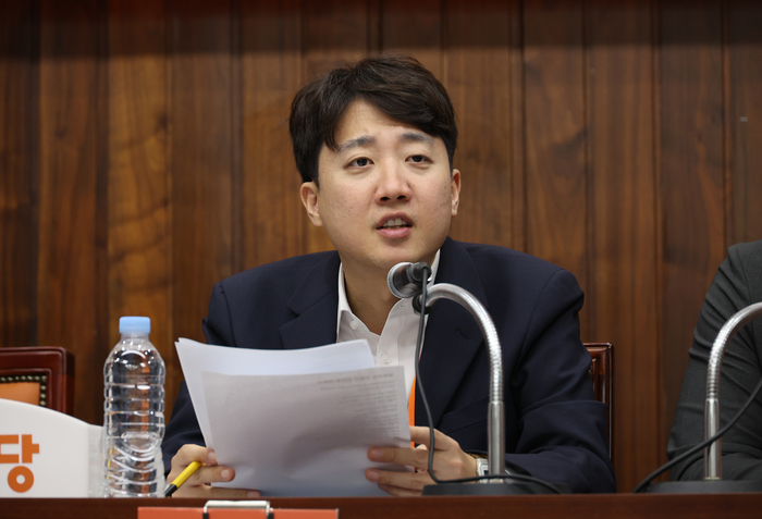 “전기는 총알인데 총알값 인상”…이준석, 李 정부 전기요금 인상 가능성 비판
