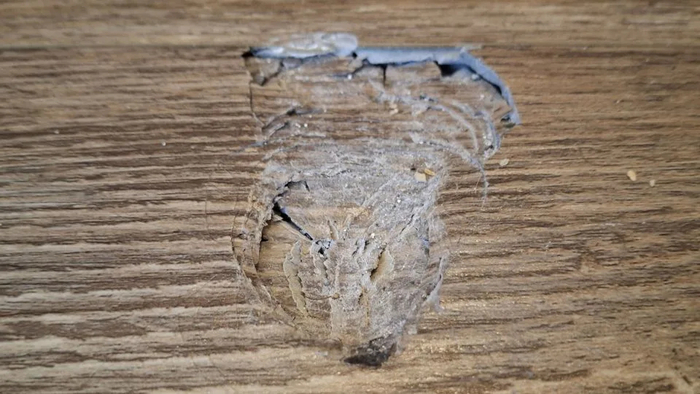 지난 6월 미국 조지아주의 한 가정집으로 운석이 떨어져 바닥이 패인 모습. 사진=조지아 대학교