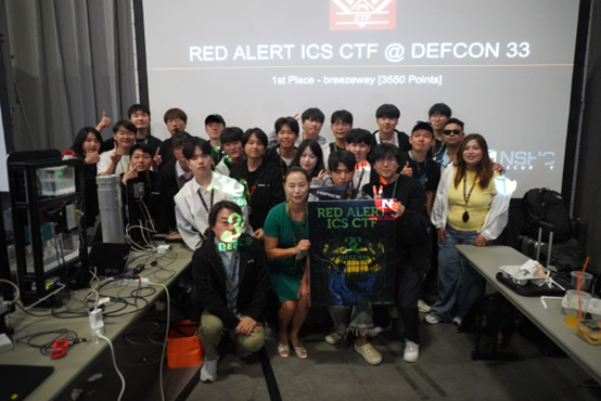 한은혜 에스에스앤씨 대표(맨 앞 왼쪽에서 두 번째)와 김종민 HSPACE 대표(맨 앞 왼쪽에서 네 번째), 브리즈웨이 팀이 기념촬영하고 있다.