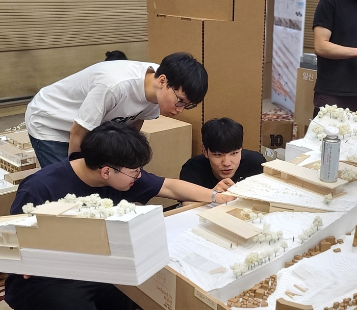 호서대가 건축학교육 인증심사에서 4회 연속 최고 등급을 받았다.