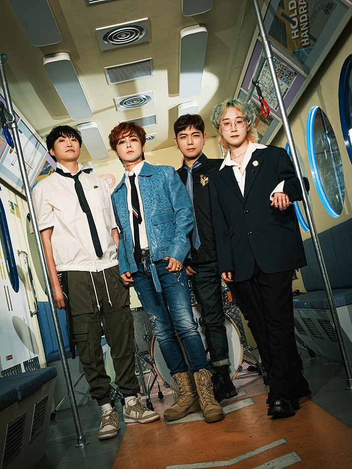 내귀에도청장치, 8월말에 싱글 ‘Anytime’ 발표