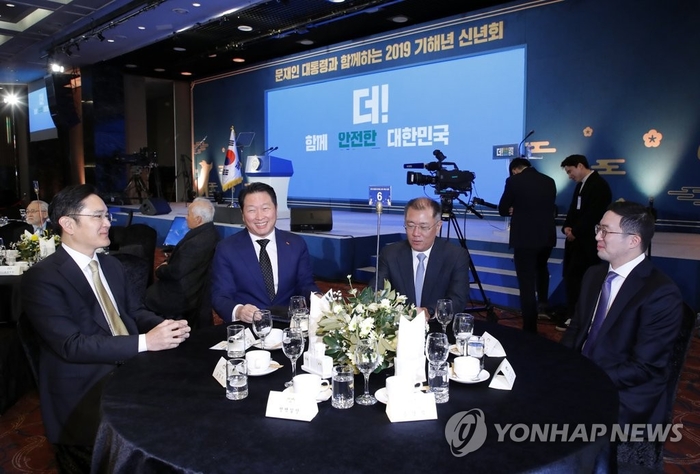 2019년 신년회 참석한 4대 그룹 총수들인 이재용 삼성전자 부회장(왼쪽부터), 최태원 SK그룹 회장, 정의선 현대자동차그룹 수석 총괄부회장, 구광모 LG그룹 회장 모습.