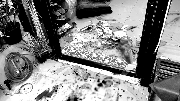 태국 파타야에서 전 여자친구를 찾아가 자해 등 난동을 부린 20대 한국인 A씨가 병원으로 이송되고 있다. 사진=태국 시암라스 캡처