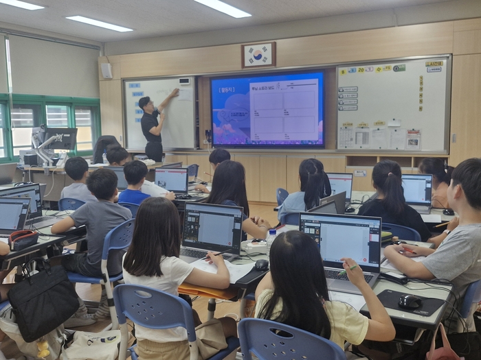 [에듀플러스][미래 교육 트렌드]“내 그림이 만화 주인공으로”…초등 교실에 핀 디지털 새싹